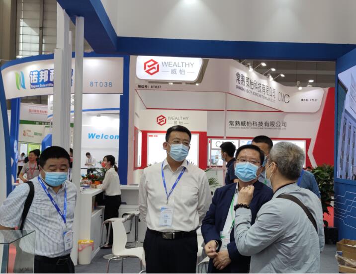 滕方遷參觀(guān)中國(guó)國(guó)際電池技術(shù)展覽會(huì)