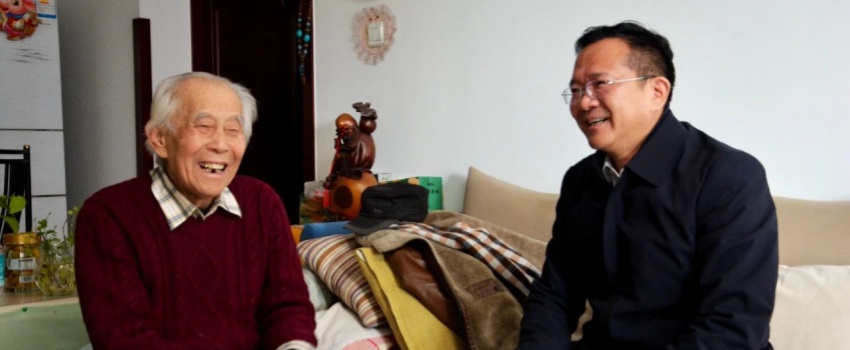 中國樂凱黨委領(lǐng)導(dǎo)看望慰問樂凱老領(lǐng)導(dǎo)、老專家、老干部、老黨員及生活困難職工